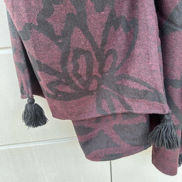 Cleobella Burgundy Sevigny Capelet Poncho Cape Wrap Tassels OSFM - Picture 8 of 13
